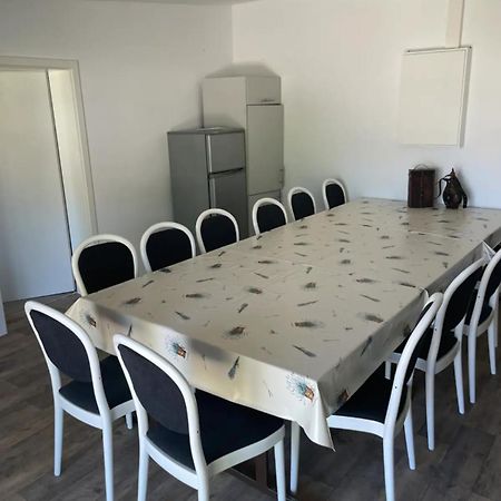 Ferienzimmer Mit Zwei Einzelbetten Und Gemeinschaftkueche Warnow  Exterior photo