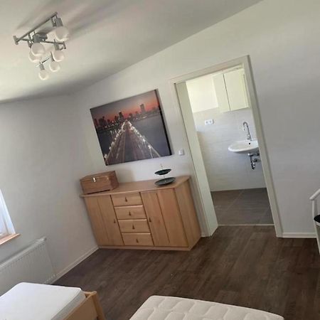 Ferienzimmer Mit Zwei Einzelbetten Und Gemeinschaftkueche Warnow  Exterior photo